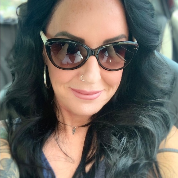 Meet your Posher, Terra - Picture 2 of 2